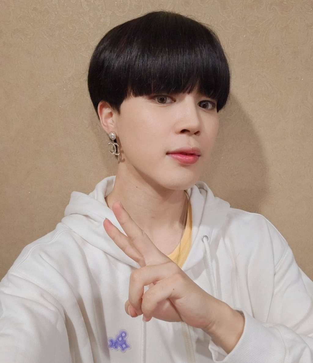 지민이 나이가 든 적이 있던가..방탄소년단 지민, 동안 리즈 미모+아이코닉 블랙 헤어 Young Forever
