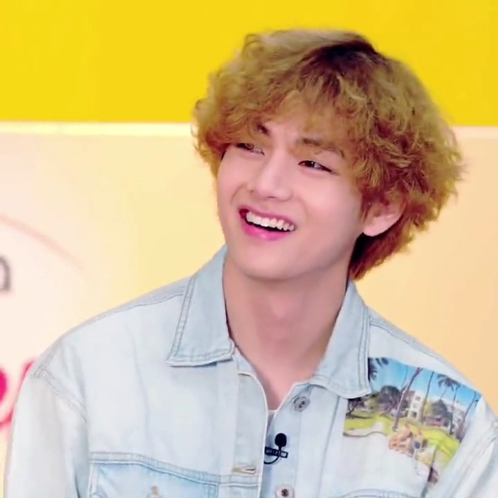 못하는 게 없는 태형이♥ 방탄소년단 뷔, 뒤로 던져도 다트판 명중+포토카드 5분 품절