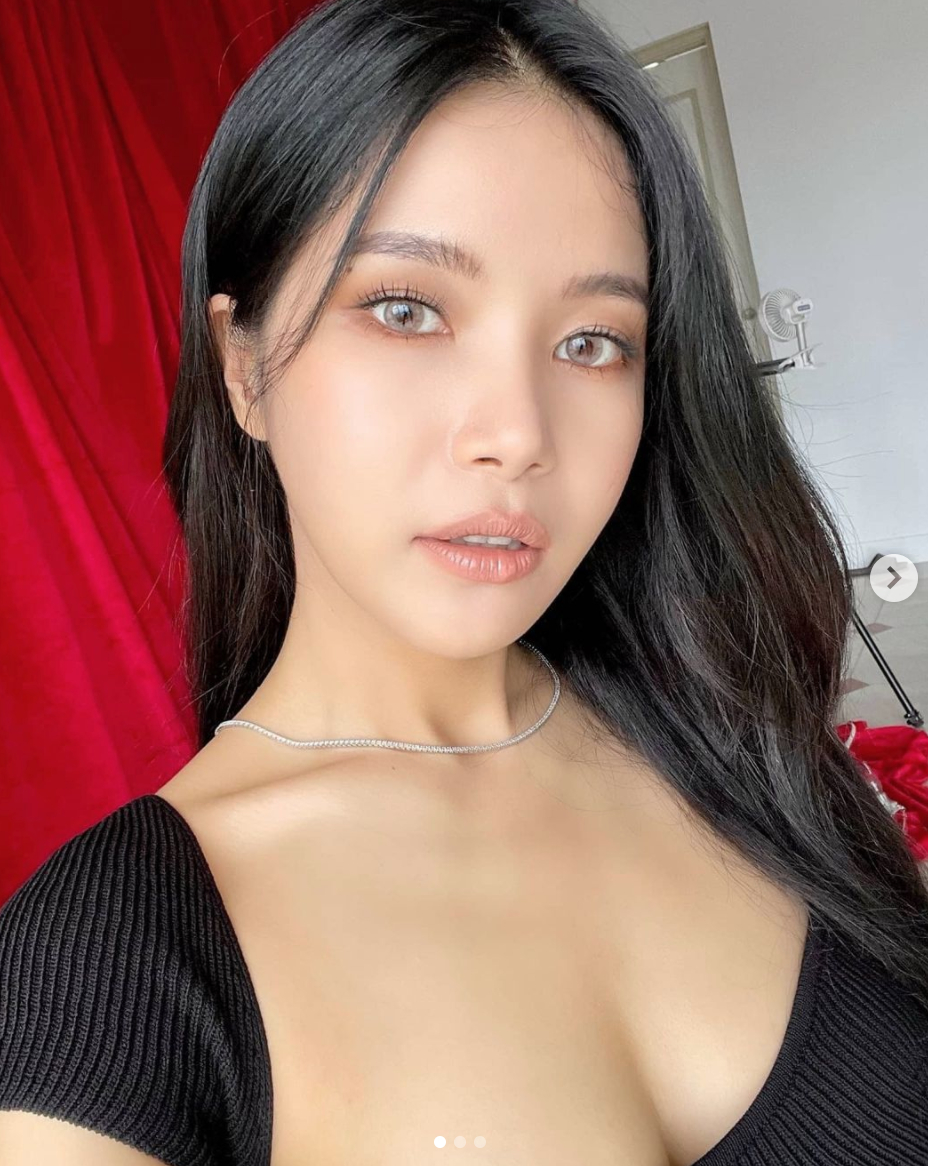 마마무 솔라, 글래머 볼륨감 장착..블랙 여신 등극[스타IN★]
