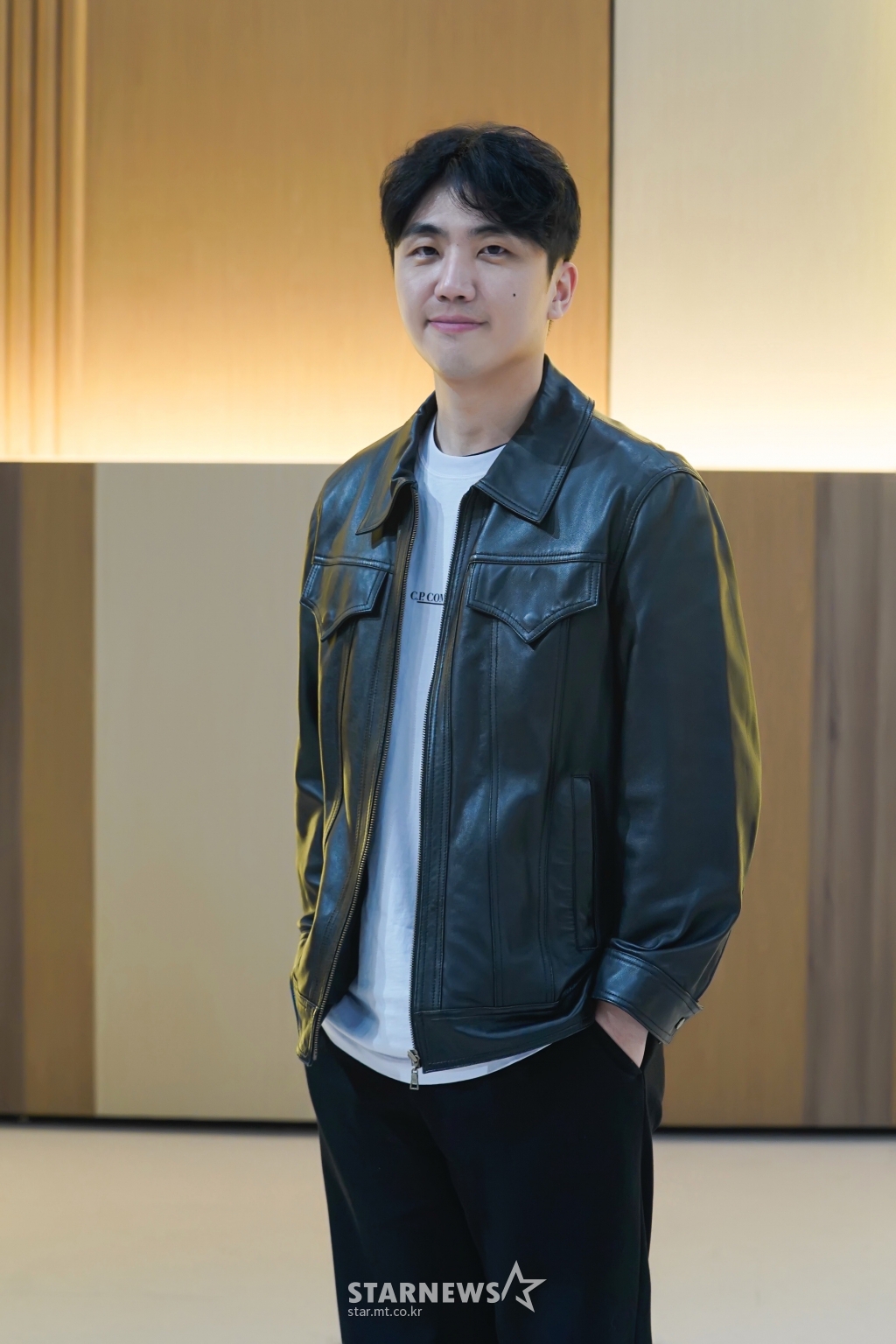 포즈 취하는 뜨거운 씽어즈 신영광 PD[★포토]