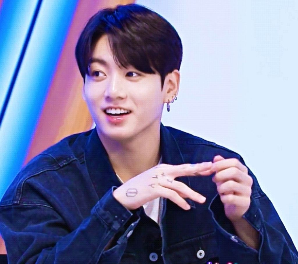황금손 꾹화백님♥ 방탄소년단 정국, 인더섬 로고 만들기 맹활약