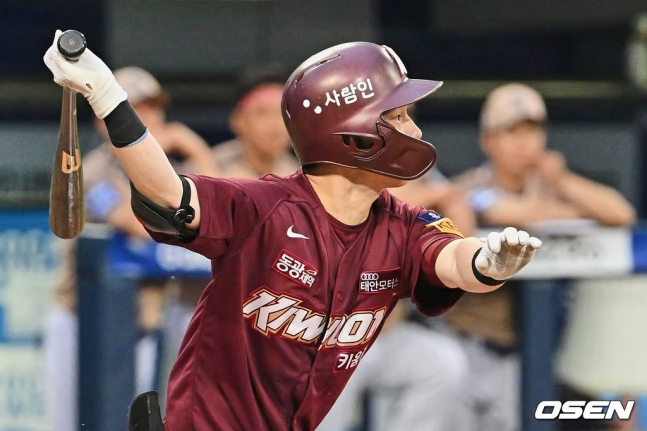 라뱅 따라 방망이 고쳐잡은 28세 루키, KBO 3번째 이병규는 이제 시작이다