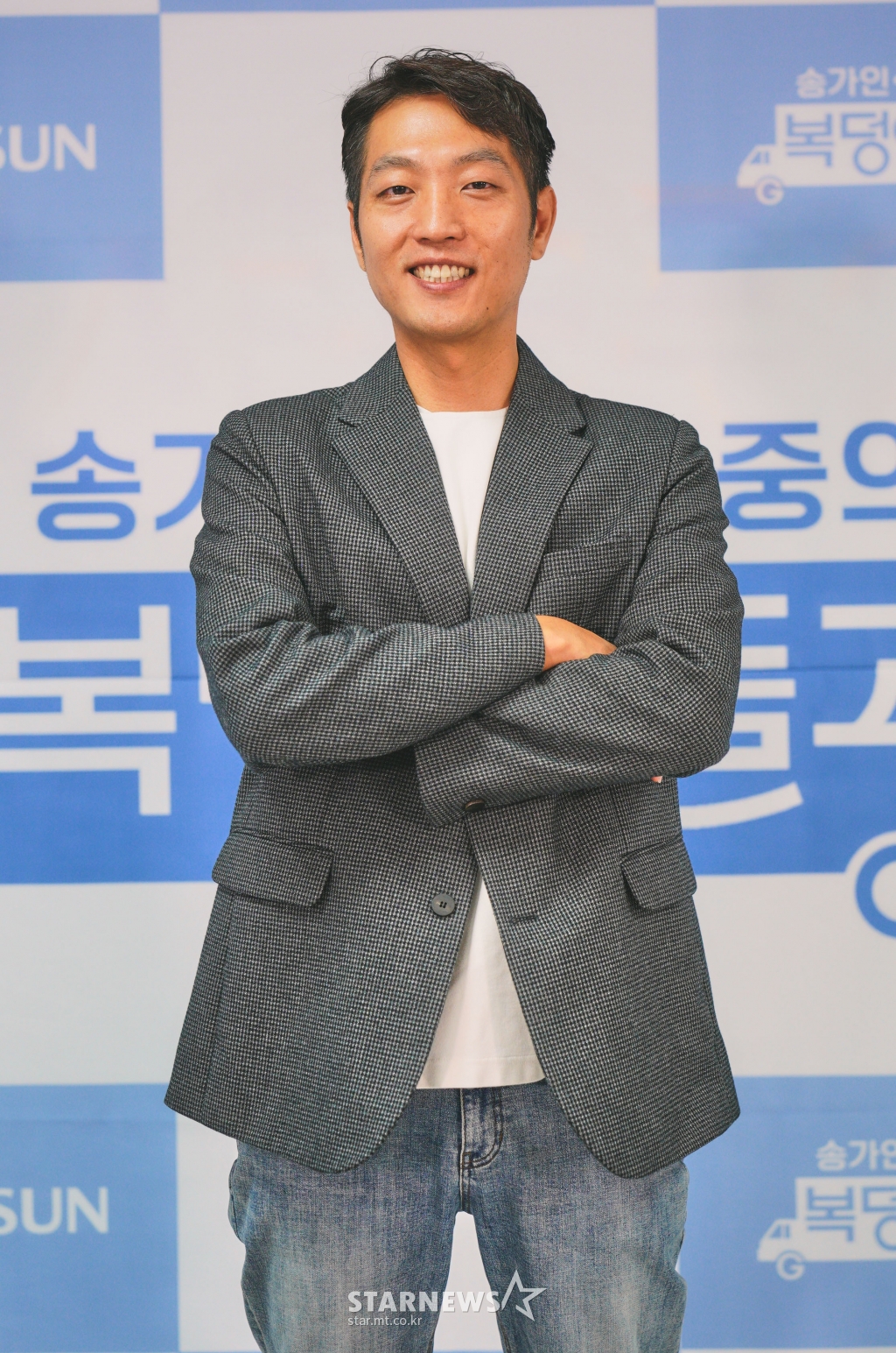 포즈 취하는 복덩이들고 이승훈 CP[★포토]