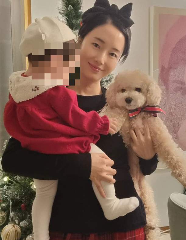 의사♥ 이정현, 행복한 크리스마스 사랑하는 딸들과..[스타IN★]