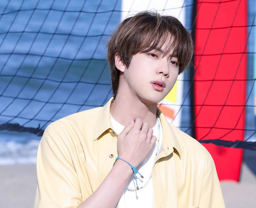 물에 젖어도 멋있는 남자 방탄소년단 진, 6월 캘린더로 하고 싶은 K팝 남자 아이돌 1위