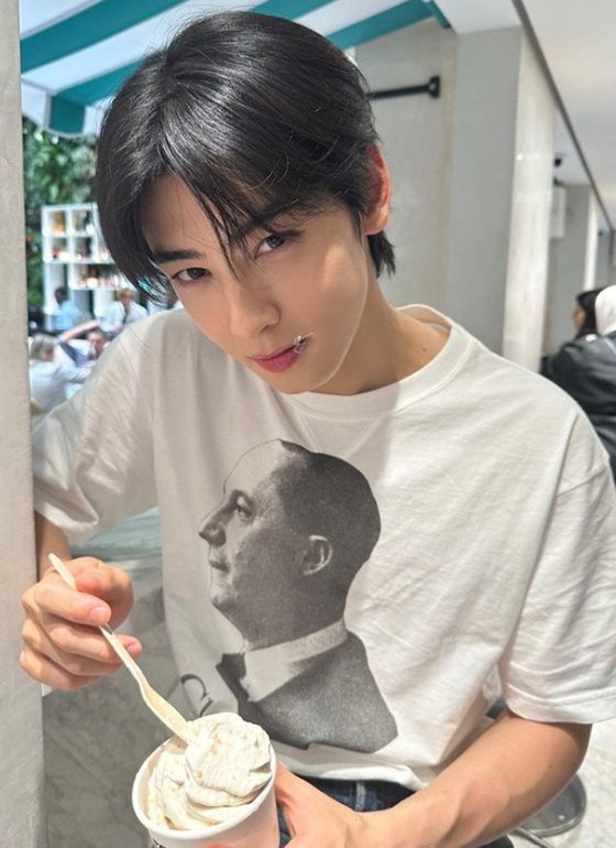 차은우, 입술에 묻은 아이스크림..보호본능 자극