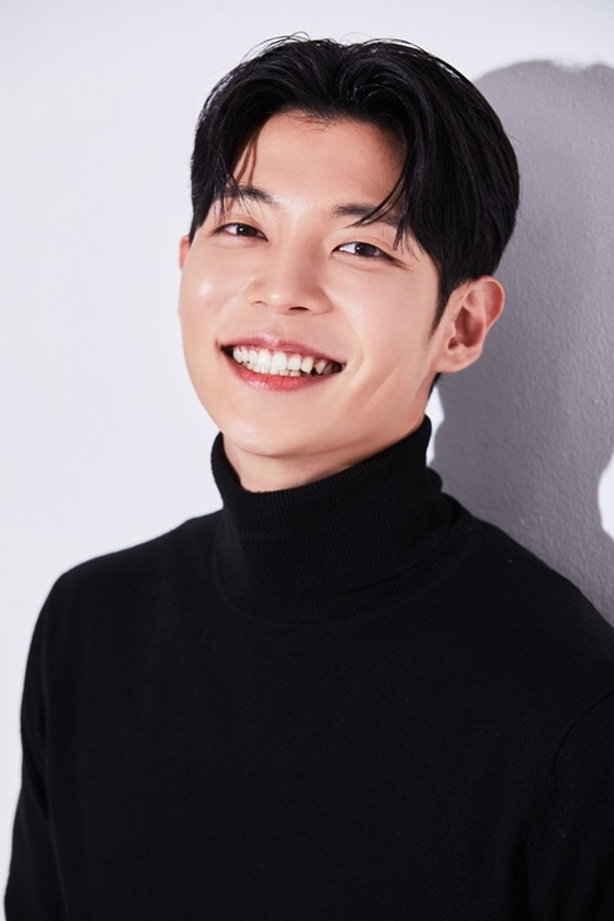 공유→위하준 닮은꼴 윤창, 넘버원이앤엠行..본격 배우 활동