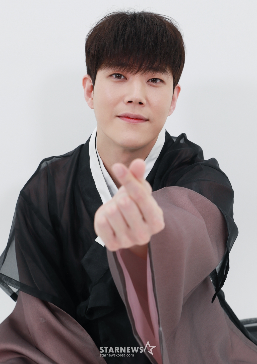 동하, 연기학원 설립..절실함 덜어내고자 개원 [한복 인터뷰①]