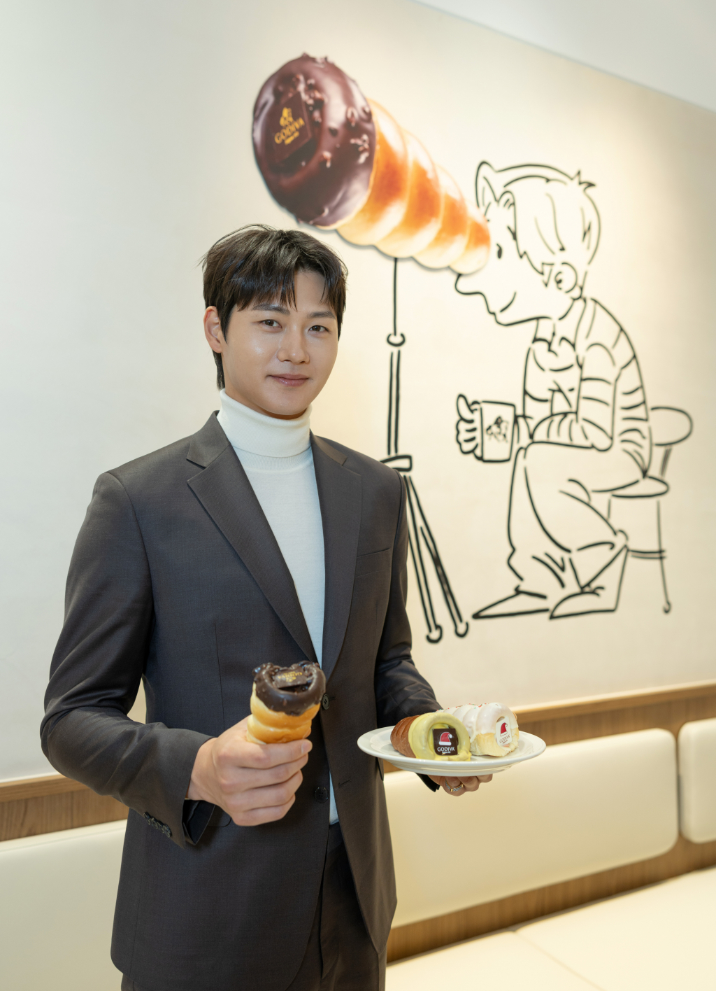 핸썸가이즈 오상욱, 신규 오픈 고디바 베이커리 현대백화점 신촌점 방문 화제
