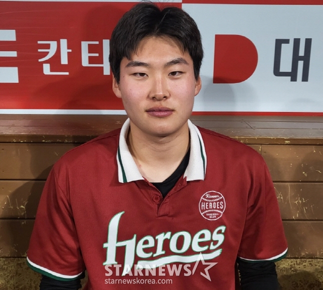 직구+커브 두 구종으로 KIA 격파, 4R 신인 윤현에게 좌타 즐비 LG는 시험대가 된다