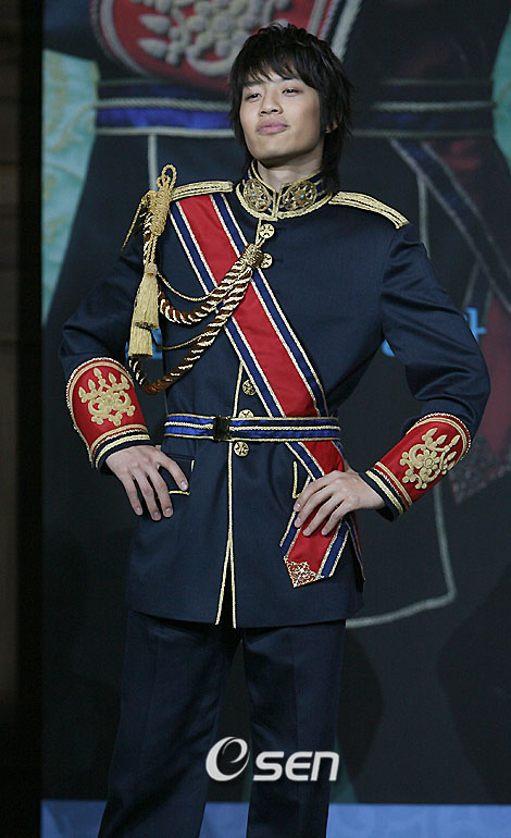 [사진]황태자 세븐, 이 포즈는 너무 도도한가?