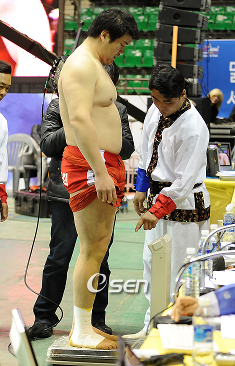 [사진]이태현,내가 더 무거울 수 밖에!