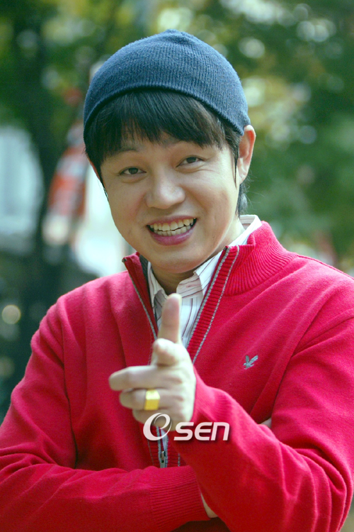 개그맨 김경민, 아들 돌복으로 인형의상 입혀