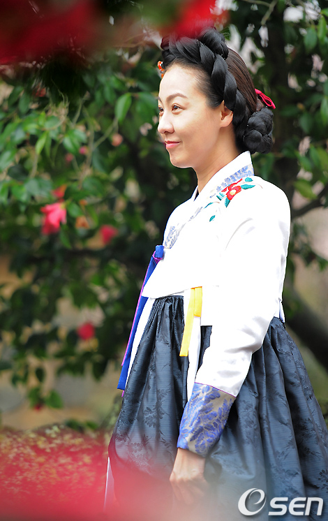 [사진]이미연, 꽃보다 고운 한복 자태