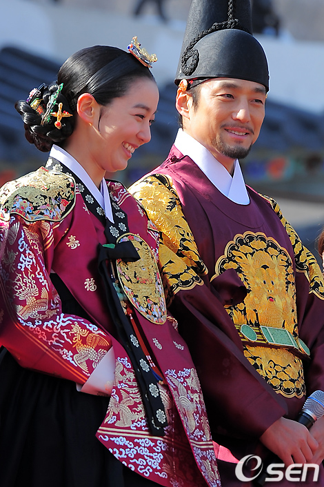 [사진]왕과비 이소연-지진희, 우리 잘 어울리죠