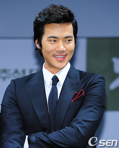 [사진]김강우,쑥스럽게 미소지으며