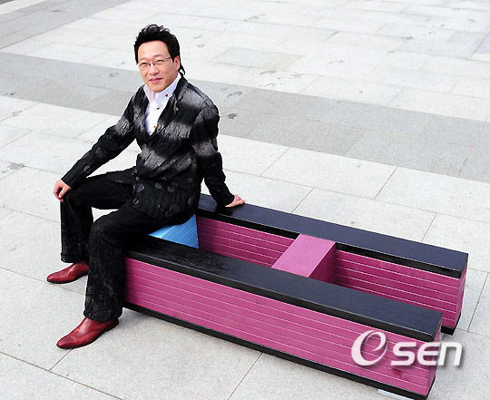 몸으로 느껴야 제맛인 ‘한글에 앉기’ 전시회, 10일까지 광화문 광장