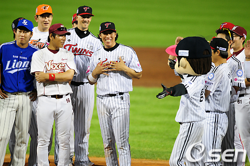 [사진]'MVP' 이병규, '좋아하는거 너무 티나?'