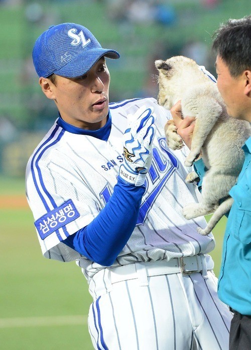 [사진]이승엽,이놈 똑똑하게 생겼어