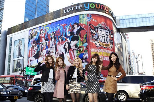 소녀시대, 서울 명동 초대형 현수막 장식