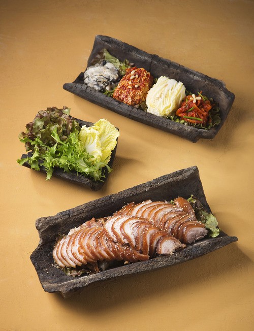 [맛집] ‘원주 미림 황토 기왓장’, 족발을 마사지 하는 남자들