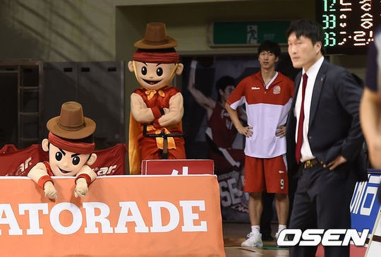 [사진]경기 바라보는 홍이장군,오늘 너무 안풀려