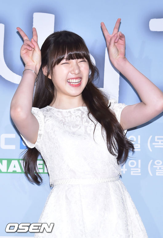 [사진]여자친구 예린,깜찍한 눈 웃음으로 브이!