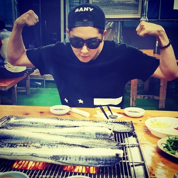 이준기, 장어요리 앞 근육 불끈 힘이여 솟아라