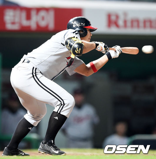 [사진]박지규,'스퀴즈 번트 성공!'