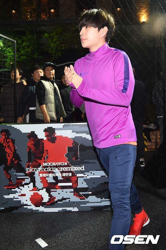 [사진]정이한,'축구 한 게임 할까요?'