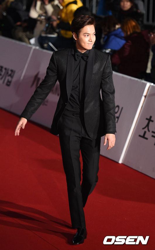 [사진]이민호,올블랙 슈트 뽐내며