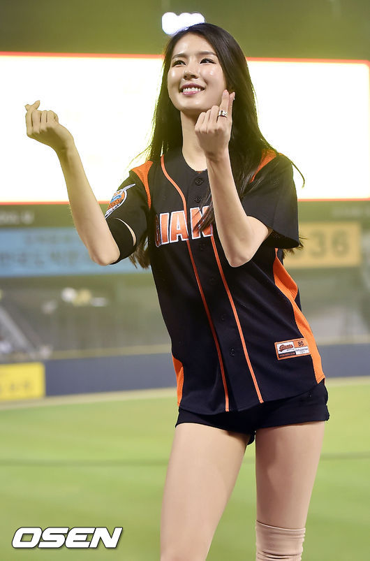 [사진]박기량 치어리더,깜찍한 미니하트!