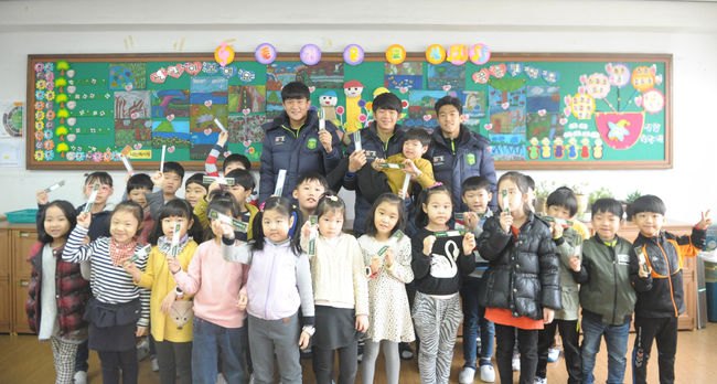 전북, 전주시 초등학교 1학년 7000여명에게 자 선물