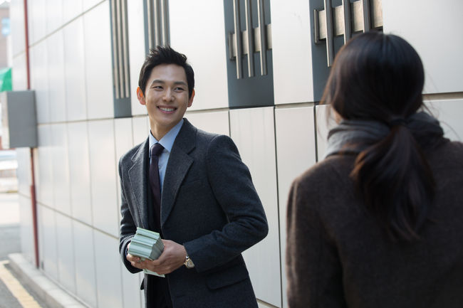 누가 거부하겠어요..원라인 임시완 꽃미소 7종세트