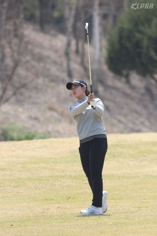 안시현-박민지, KLPGA 삼천리 투게더 오픈 투톱 세대간 대결 남겨