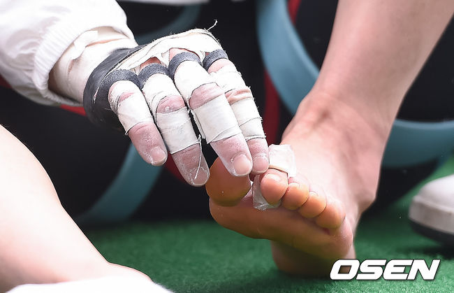 [사진]클라이밍 여제 김자인의 손과 발