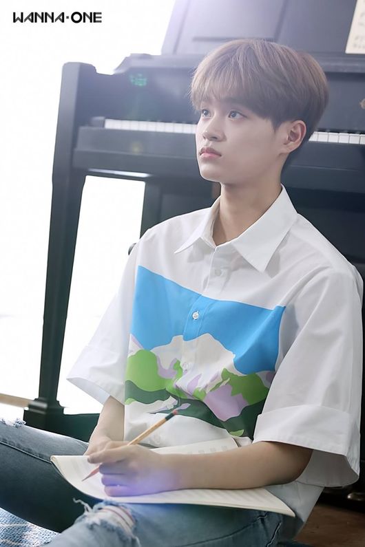 [Oh!쎈 컷] 워너원 이대휘, 꽃을 담은 소년미..데뷔 임박