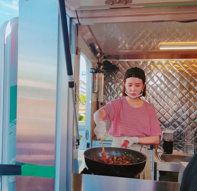 [★SHOT!] 푸드트럭 열렸어요…병아리 장사꾼 차오루는 요리 中