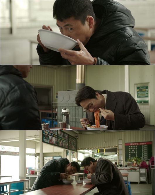 [Oh!쎈 컷] 강철비 정우성 국수VS곽도원 햄버거..新먹방요정 등극