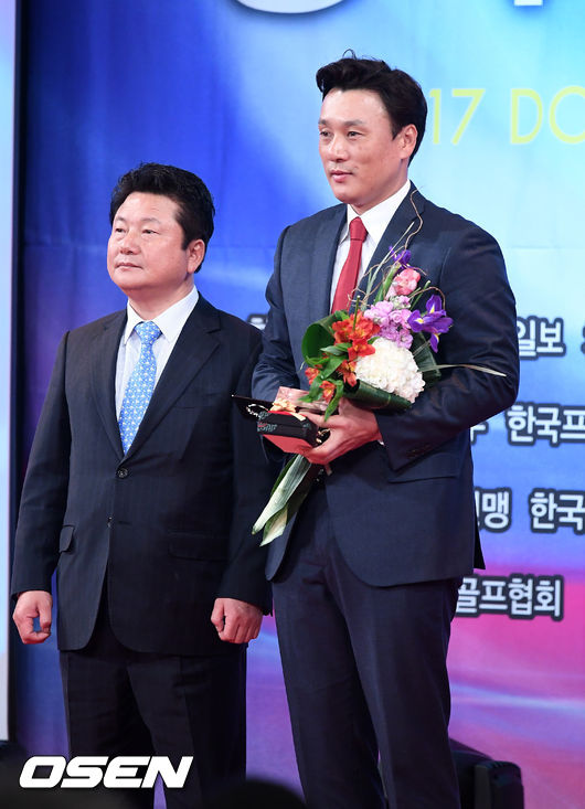 [사진]이승엽,동아스포츠대상 특별상 수상