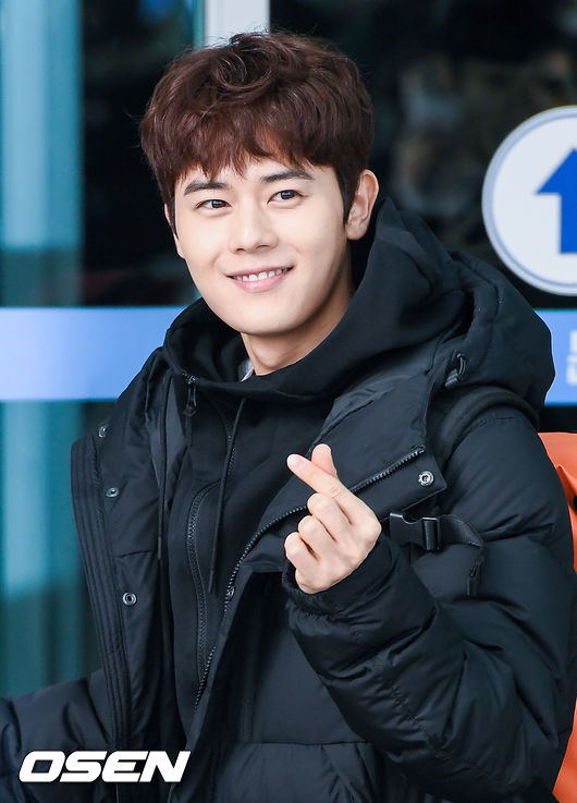 [사진]제국의아이들 동준,여심 홀리는 하트
