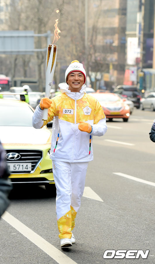[사진]평창 동계올림픽 성화봉송 주자로 나선 안재욱