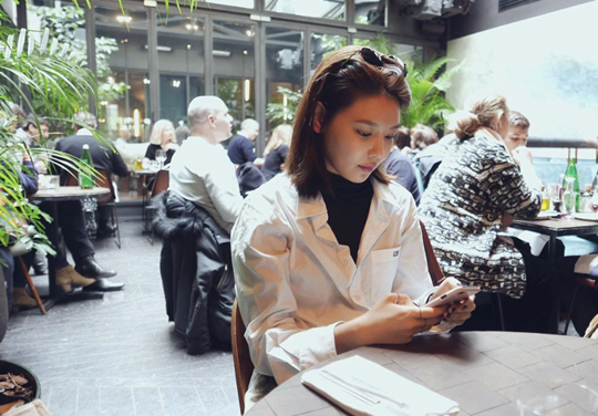[★SHOT!] 수영, 화보 뺨치는 파리 여행샷 ‘미모 폭발’