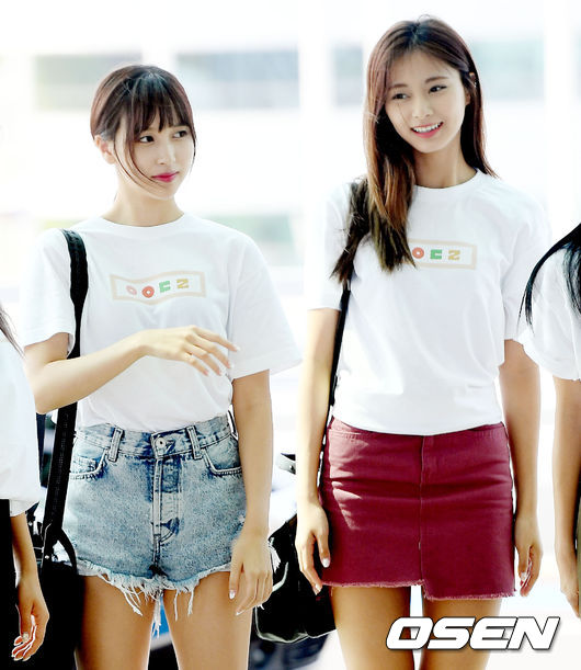 [사진]트와이스 미나-쯔위, 예쁜 애 옆에 또 예쁜 애