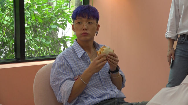 ‘미미샵’ 아이콘 바비, 제2의 적성 찾았다..탕비실 먹방요정