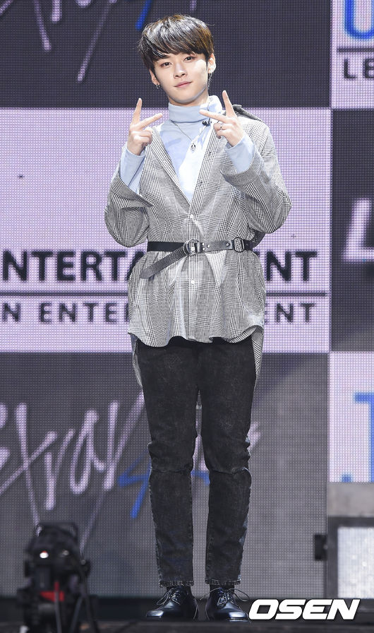 [사진]스트레이 키즈 리노,심쿵 포즈
