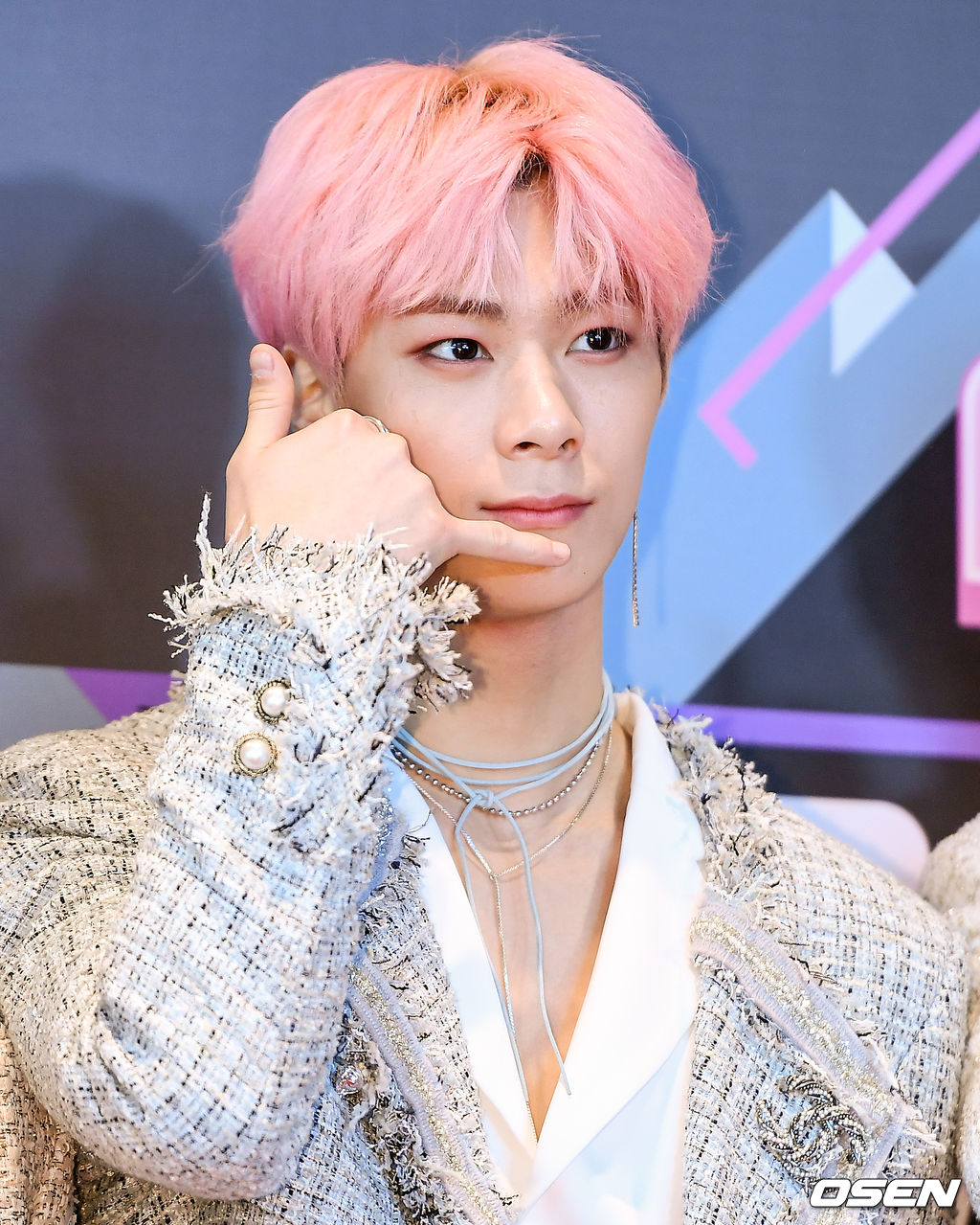 [사진]아스트로 문빈, 몽환적인 헤어스타일