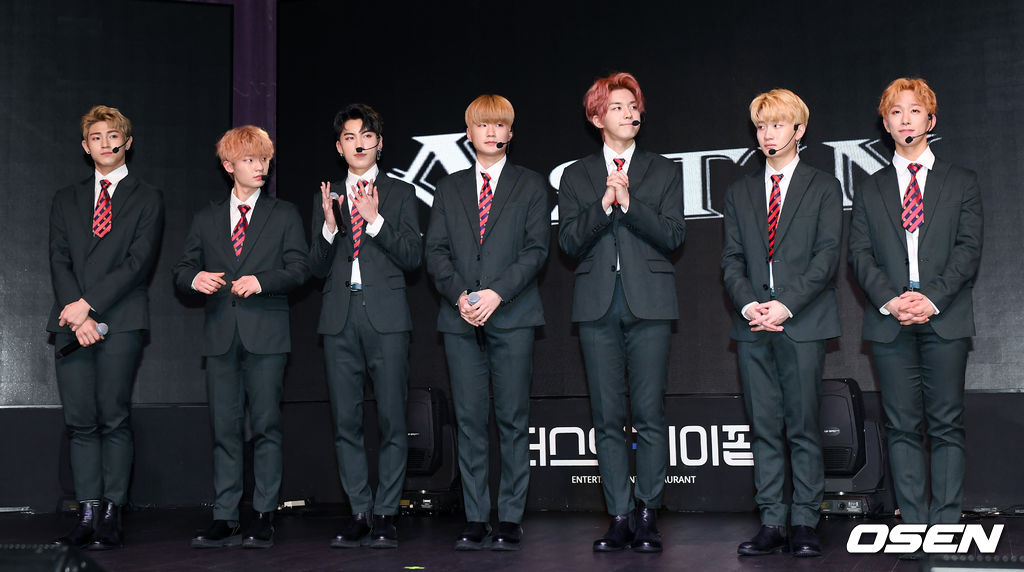 [사진]아스틴,7인조 보이 그룹