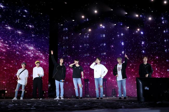 방탄소년단, 美 로즈볼 스타디움에서 투어 시작..꿈 이뤘다 6만 관객 환호 [Oh!쎈 컷]