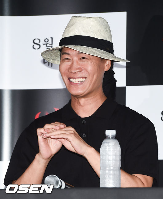 암전 진선규 독특한 패션? 헤어스타일 노출 불가라서 숨기려고